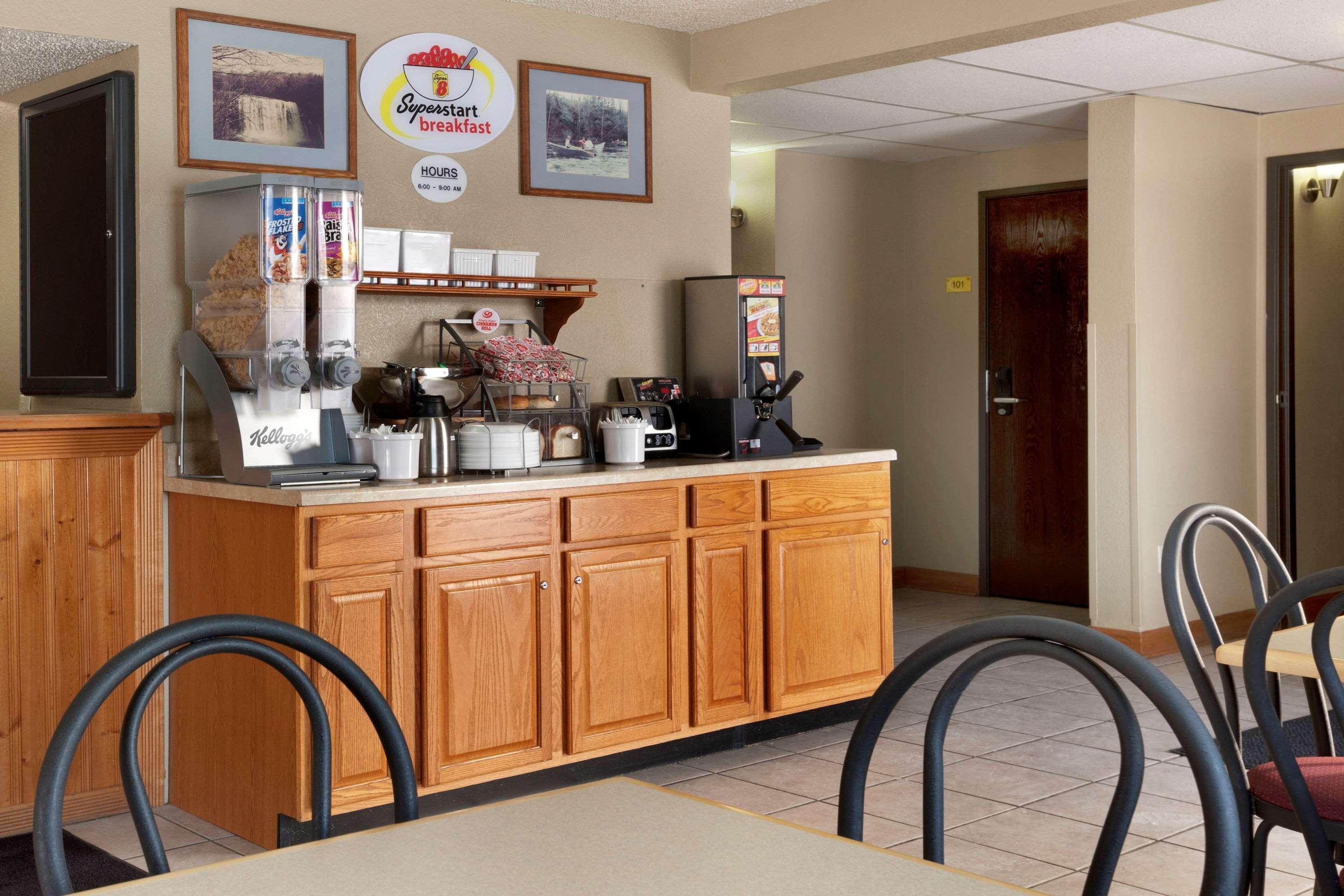 Super 8 By Wyndham Pulaski Luaran gambar