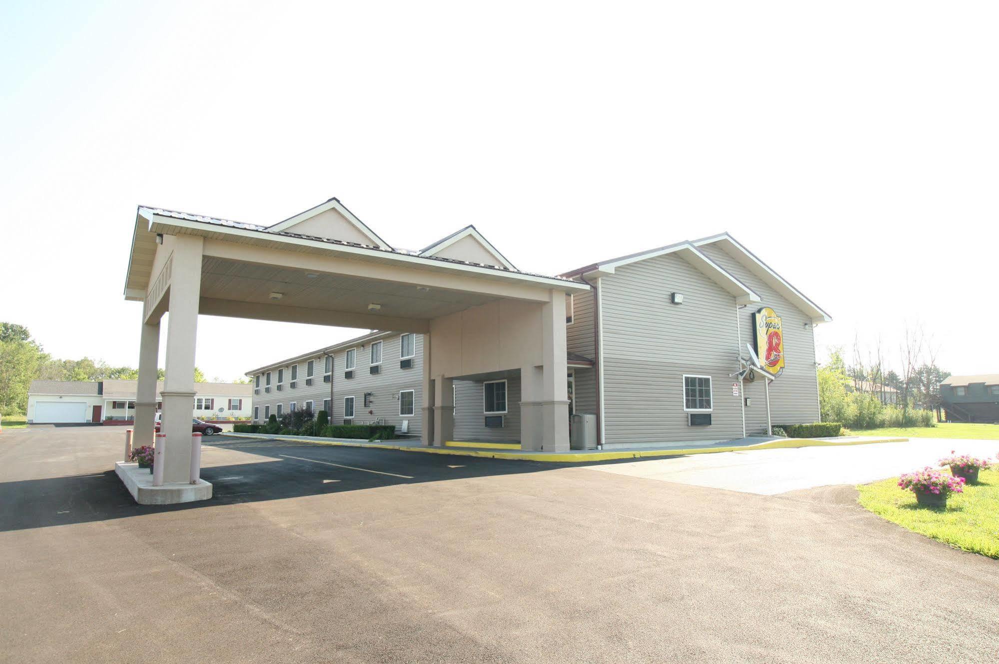 Super 8 By Wyndham Pulaski Luaran gambar